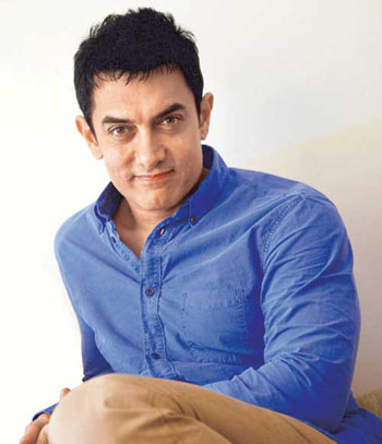 Aamir leaves TV crew impressed